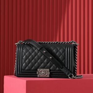 𝐂𝐡𝐚𝐧𝐞𝐥 𝐋𝐞𝐛𝐨𝘆